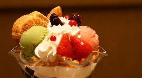 网红冰淇淋网纹瓜怎么吃