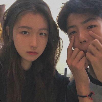 抖音网红吃瓜情侣视频,甜蜜互动引网友热议